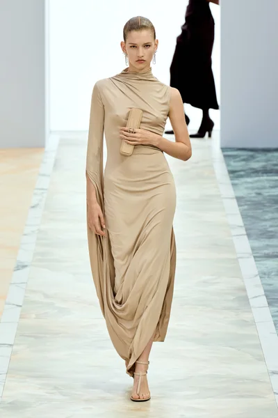Look 3